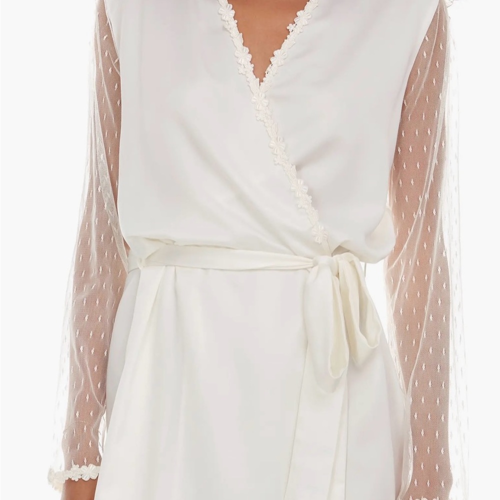 Flora Nikrooz Showstopper Robe Ivory (Size small)